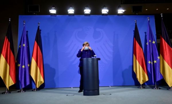 Γερμανία: Ανοσολόγος προτείνει να κάνει η Μέρκελ σε live μετάδοση το εμβόλιο της AstraZeneca