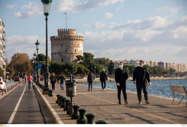 Θεσσαλονίκη : Γυναίκα κυκλοφορούσε γυμνή στο κέντρο της πόλης