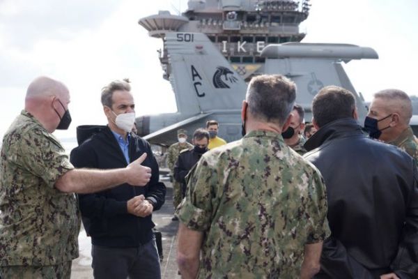 Μητσοτάκης από Σούδα : Σε εξαιρετικά επίπεδα η συνεργασία με τις ΗΠΑ – Το «ευχαριστώ» στον Μπάιντεν [εικόνες]