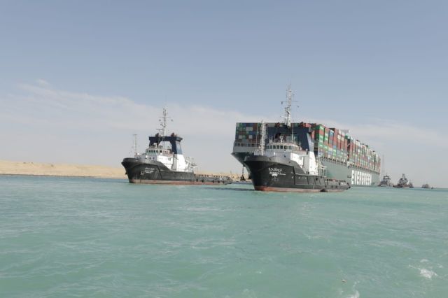 Διώρυγα του Σουέζ : Ξεκίνησε η διέλευση πλοίων – Τι λέει έλληνας πλοίαρχος στο MEGA