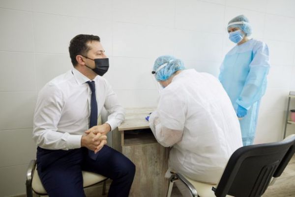Ουκρανία : Εμβολιάστηκε η Ζελένσκι για να δώσει το παράδειγμα