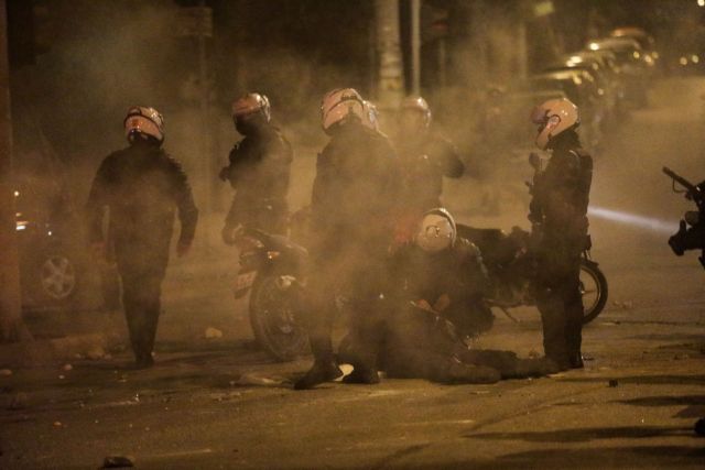 Νέα Σμύρνη : Συγκλονίζει ο ειδικός φρουρός – «Μείωσαν τα χτυπήματα επειδή νόμιζαν ότι είχα πεθάνει»