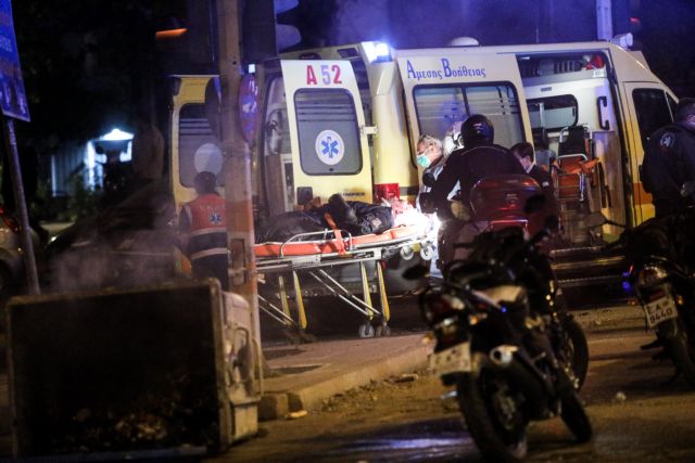 Νέα Σμύρνη : «Με ενδιαφέρει μόνο να είναι καλά το παιδί μου», λέει ο πατέρας του χτυπημένου αστυνομικού