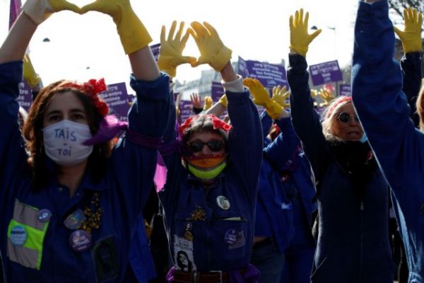 Γαλλία : Μεγάλες διαδηλώσεις σε όλη τη χώρα στο πλαίσιο της «απεργίας των γυναικών»