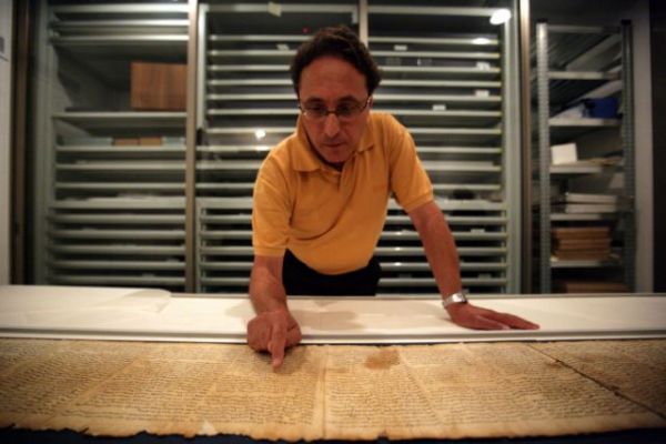 Ισραήλ : Νέα αποσπάσματα των Χειρογράφων της Νεκράς Θάλασσας ήρθαν στο φως