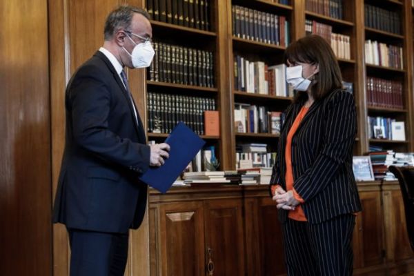 Συνάντηση Σακελλαροπούλου – Σταϊκούρα : Η οικονομία αντέχει παρά τους ισχυρούς κλυδωνισμούς