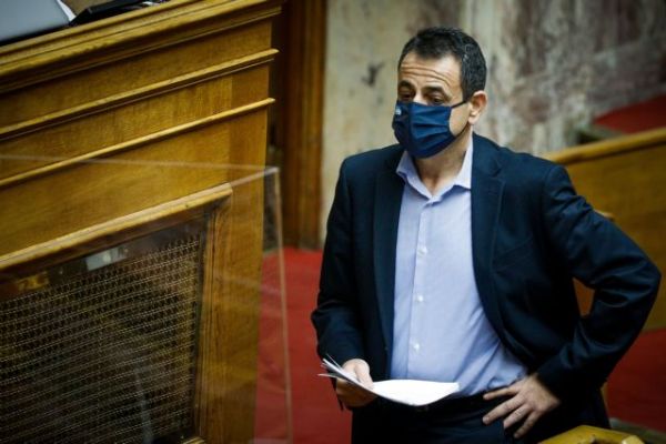 Σαντορινιός : «Τότε δεν είχαμε πανδημία» – Απίστευτη απάντηση για το ξύλο σε διαδηλωτές για τις Πρέσπες επί ΣΥΡΙΖΑ
