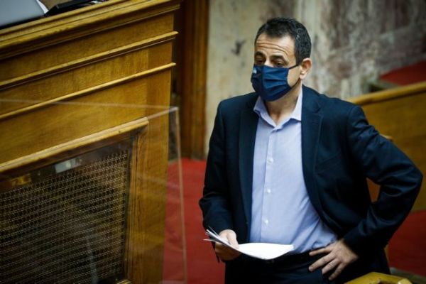 Σαντορινιός : «Τότε δεν είχαμε πανδημία» – Απίστευτη απάντηση για το ξύλο σε διαδηλωτές για τις Πρέσπες επί ΣΥΡΙΖΑ