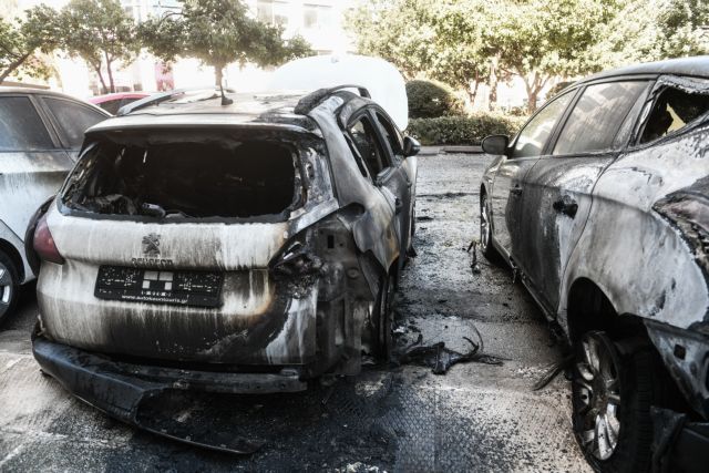 Βίντεο ντοκουμέντο από τη φωτιά σε αντιπροσωπεία αυτοκινήτων την Καισαριανή