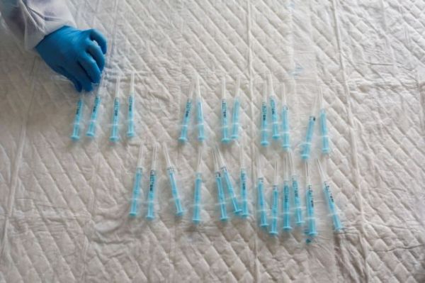 Βέλγιο : Νοσοκόμα φέρεται ότι έχασε την όρασή της μετά τον εμβολιασμό