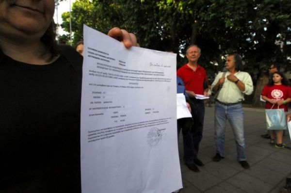 Πολιτική επιστράτευση : Από τους τραπεζοϋπαλλήλους το 1979 στους γιατρούς το 2021 – Το χρονικό