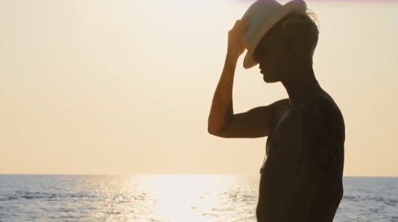 Από τον Justin Bieber στον Maluma - Πέντε ξένα video clip που γυρίστηκαν στην Ελλάδα
