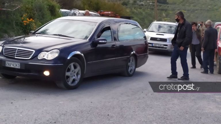 Κρήτη : Στη Λιγόρτυνο η σορός του Ζαχαρία – «Λύγισαν» οι χωριανοί με το λευκό φέρετρο