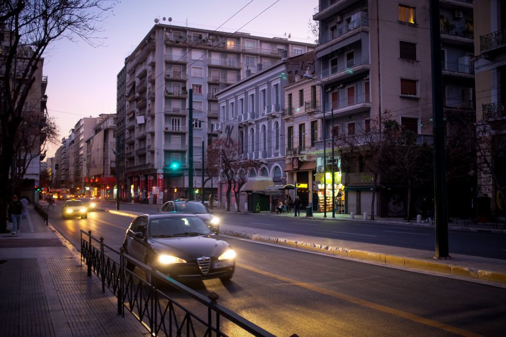 Κοροναϊός : Γιατί αυξήθηκαν τα κρούσματα παρά το lockdown – Ο «άνισος αγώνας» με τις μεταλλάξεις