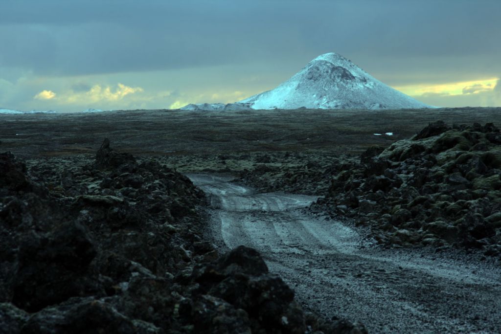 Άγρυπνοι από τους συνεχείς σεισμούς, οι Ισλανδοί περιμένουν έκρηξη ηφαιστείου