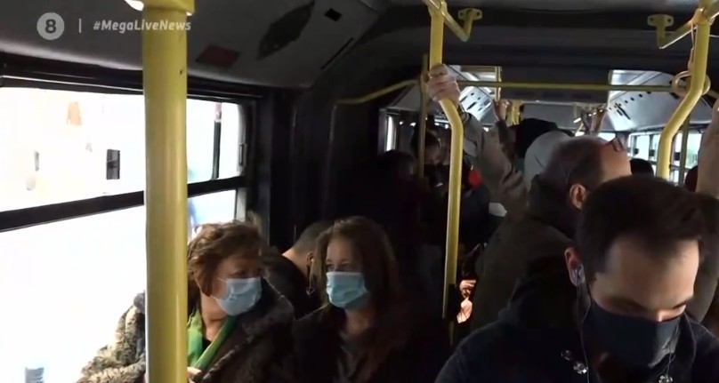 Lockdown : «Πρεμιέρα» για τα νέα μέτρα – Μικρή μείωση κίνησης, «πατείς με πατώ σε» στα λεωφορεία