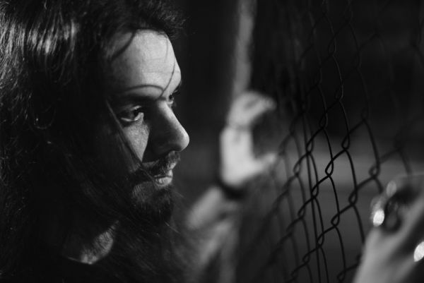 Ο Μάριος Πολίτης είναι η απάντηση στην ερώτηση για το νέο, ελληνικό ροκ