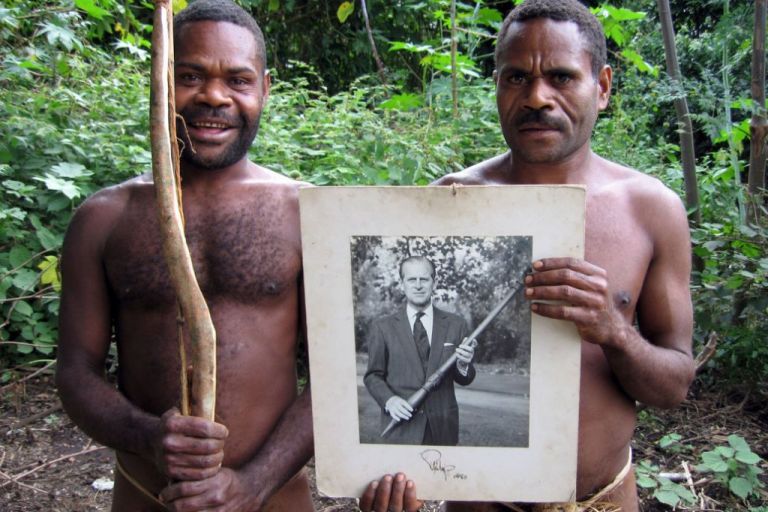 Κι όμως ο πρίγκιπας Φίλιππος κάπου λατρεύεται ως θεός…