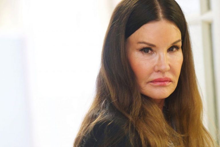 Τζάνις Ντίκινσον: «Δεν θεωρώ μοντέλα τις αδερφές Χαντίντ και την Κάιλι Τζένερ»