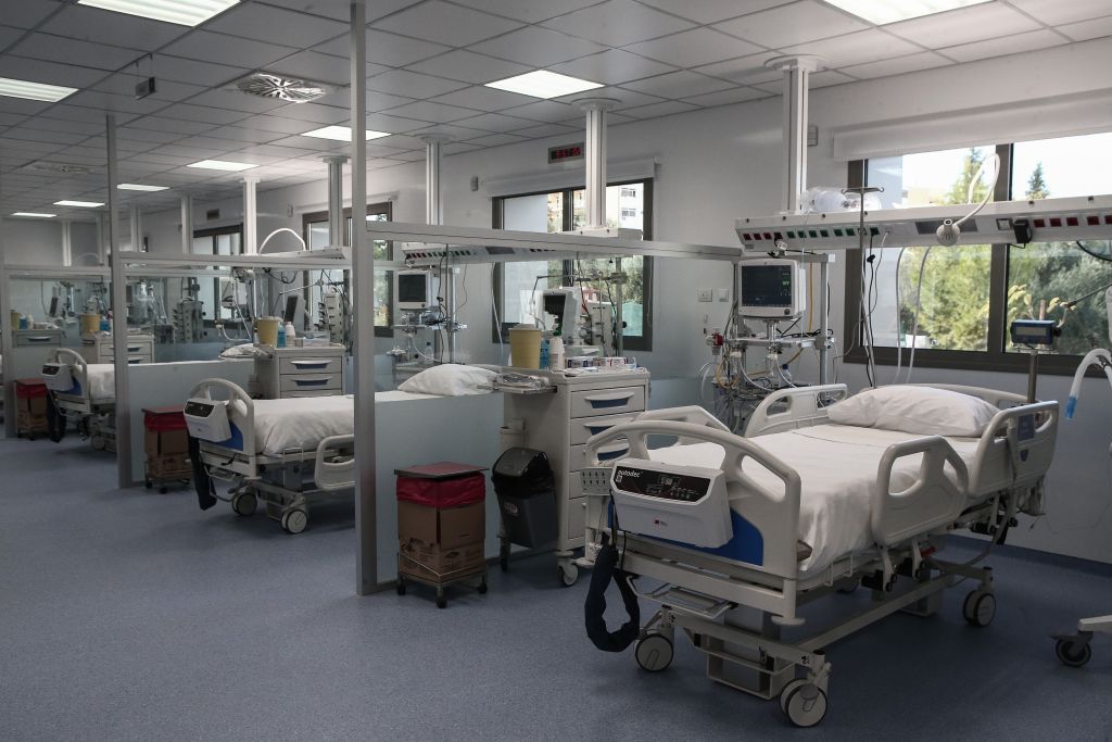 Έκτακτο σχέδιο για το ΕΣΥ: Επιστρατεύεται ο ιδιωτικός τομέας – Μετατροπή νοσοκομείων σε Covid