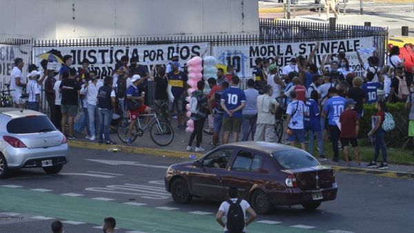 Διαμαρτυρία οπαδών του Μαραντόνα στο Μπουένος Άιρες : Δεν πέθανε, τον σκότωσαν
