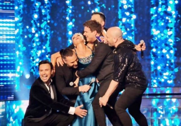 YFSF: Ξεσήκωσαν οι One και πήραν σηκωτή την Μπεκατώρου