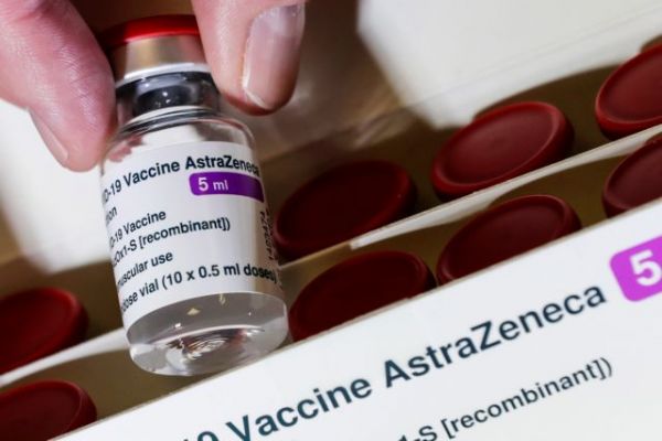 AstraZeneca : Ντράγκι και Μακρόν θα περιμένουν γνωμάτευση του ΕΜΑ