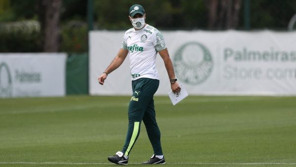 Φερέιρα: «Φοβάμαι για την έξαρση του κοροναϊού»