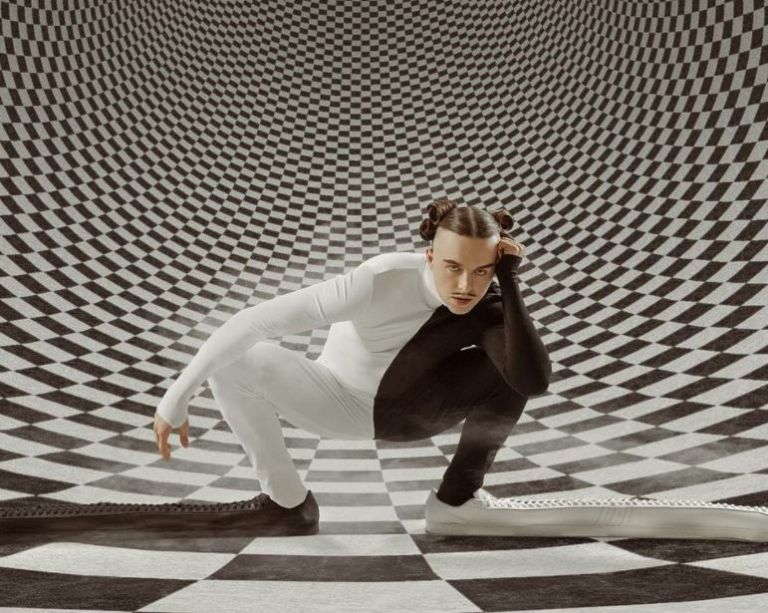 Το μακρύτερο παπούτσι του κόσμου για τον ράπερ Tommy Cash