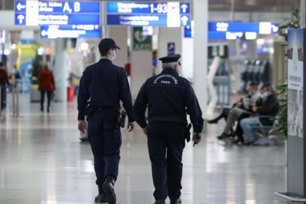 Αεροδρόμιο «Ελ. Βενιζέλος»: Άντρας μεταμφιέστηκε σε γυναίκα για να πετάξει στη Βιέννη