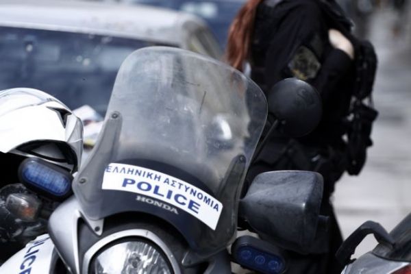Πάτρα : Επίθεση με μολότοφ σε εν κινήσει μοτοσυκλετιστές της τροχαίας