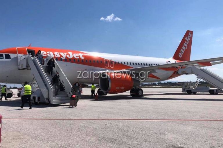 Χανιά : Έφτασαν οι πρώτοι τουρίστες – Ξεκίνησαν οι πτήσεις και προς Ηράκλειο