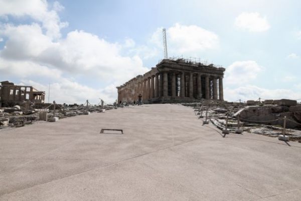 Ακρόπολη : Αντιδράσεις στα social media για το «τσιμέντωμα»