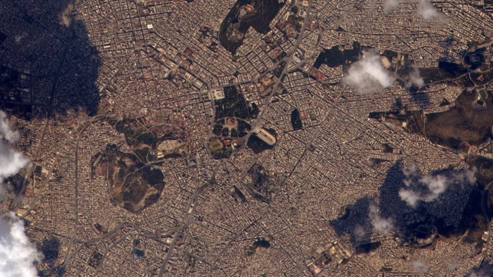 Διαστημικές ευχές για την 25η Μαρτίου - Η φωτογραφία της Αθήνας από ψηλά