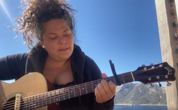 Η Ματούλα Ζαμάνη σε live streaming συναυλία από την Αμοργό