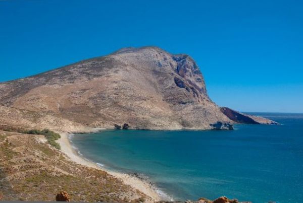 Σε ποιο νησί του Αιγαίου βρίσκεται ο τρομακτικότερος βράχος του κόσμου