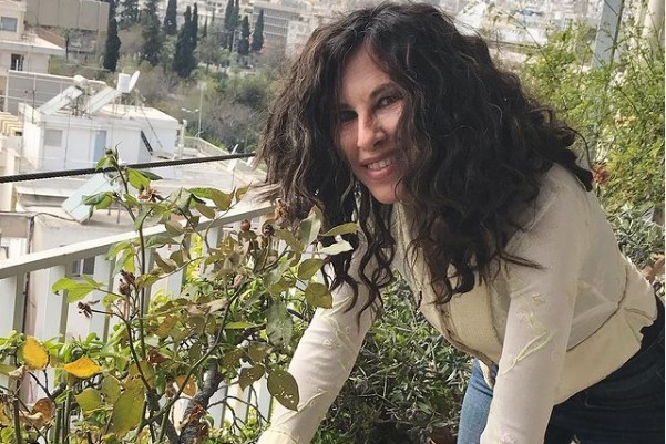 Ελευθερία Αρβανιτάκη : Ποζάρει με τη μητέρα και την κόρη της για την Ημέρα της Γυναίκας – Και είναι ίδιες!