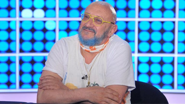 Δημήτρης Αρβανίτης : «Παραγωγός με παρακάλεσε να δω μια κοπέλα και… την βρήκα ξαπλωμένη στον καναπέ»