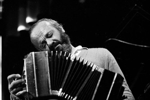 Άστορ Πιατσόλα: ο άνθρωπος που μας έμαθε να ακούμε το τάνγκο αλλιώς