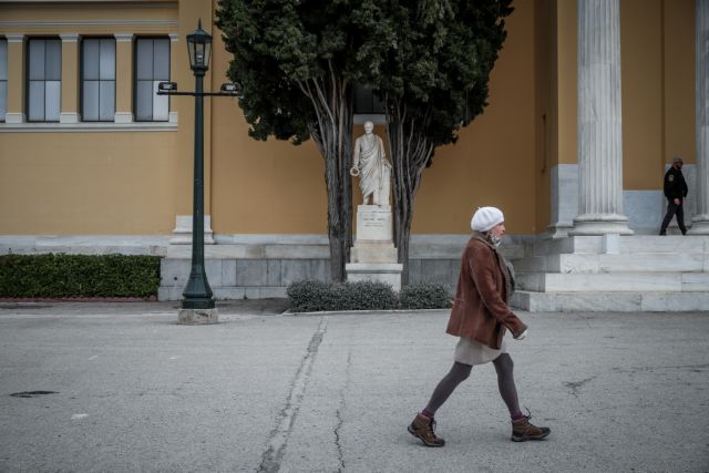 Κοροναϊός : Ένα στα 20 τεστ είναι θετικό, μεγάλη επιβάρυνση στους νέους