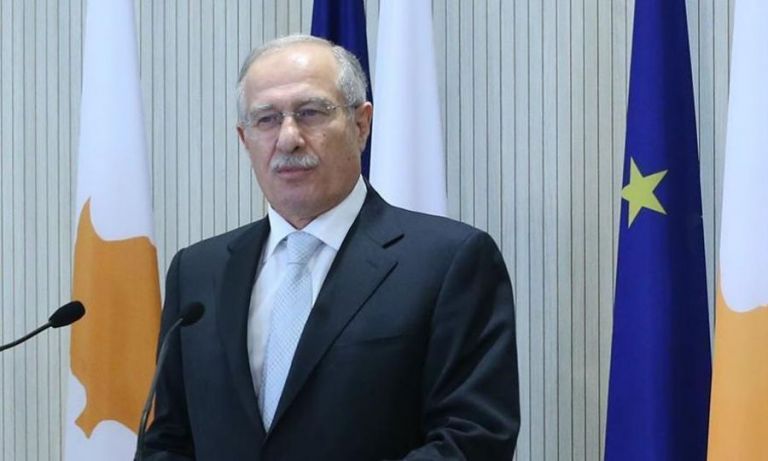 Κοροναϊός : Θετικός στον ιό ο κυβερνητικός εκπρόσωπος της Κύπρου – Είχε κάνει την πρώτη δόση του εμβολίου