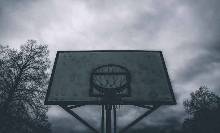 «Κατέβασε το εσώρουχό του, δείχνοντάς μου το μόριό του» – Συγκλονιστική καταγγελία για απόπειρα βιασμού από μεγαλοστέλεχος της ΕΟΚ