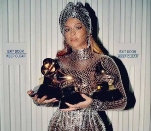 Beyoncé: Η ιστορική νίκη στα Grammy σε σπάνιες φωτογραφίες