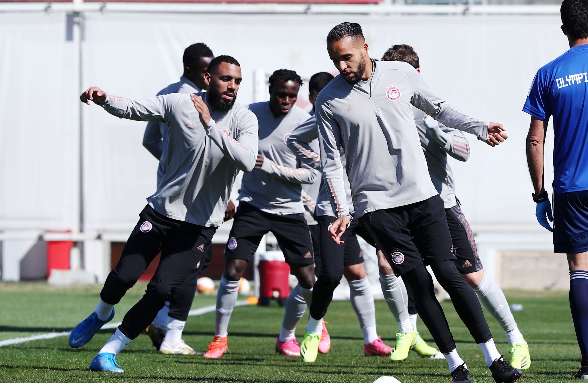 Ολυμπιακός : Με Μπα και Βρουσάι η αποστολή για το Λονδίνο – Εκτός Χασάν και Βαλμπουενά