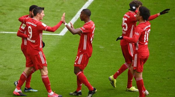 Επιβλητική η Μπάγερν (4-0), ο Χάαλαντ έσωσε τη Ντόρτμουντ (2-2)