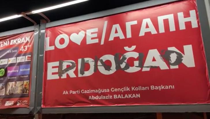 «Love Erdogan» : Τέσσερις συλλήψεις στα Κατεχόμενα για τον βανδαλισμό των πινακίδων