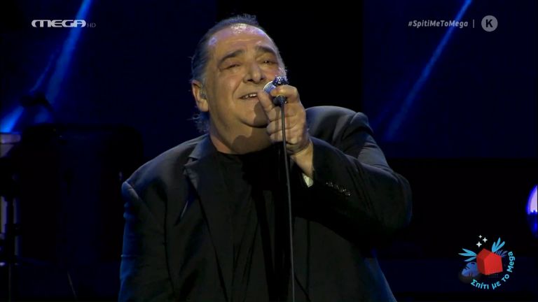 «Ποια με καταράστηκε» αναρωτιέται ο Βασίλης Καρράς στη σκηνή του MEGA