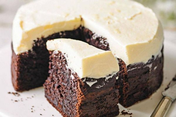 Σοκολατένιο κέικ με ιρλανδική μπίρα για το Saint Patrick’s Day