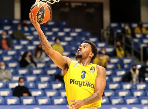 Νίκη για την Μακάμπι του Σφαιρόπουλου (84-72)