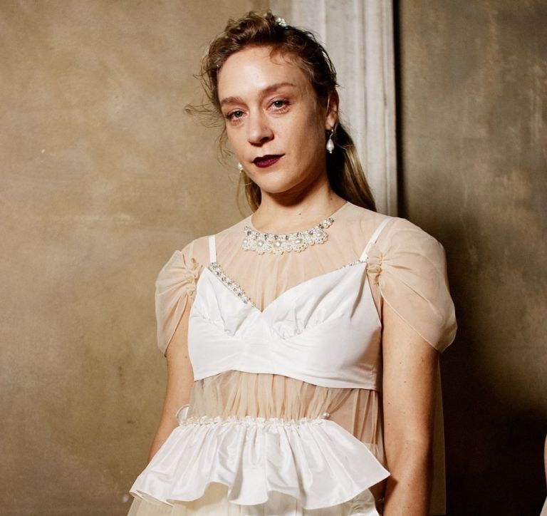 Η Κλοέ Σεβινί αποκάλυψε ότι έκανε μυστικό γάμο – Φωτο